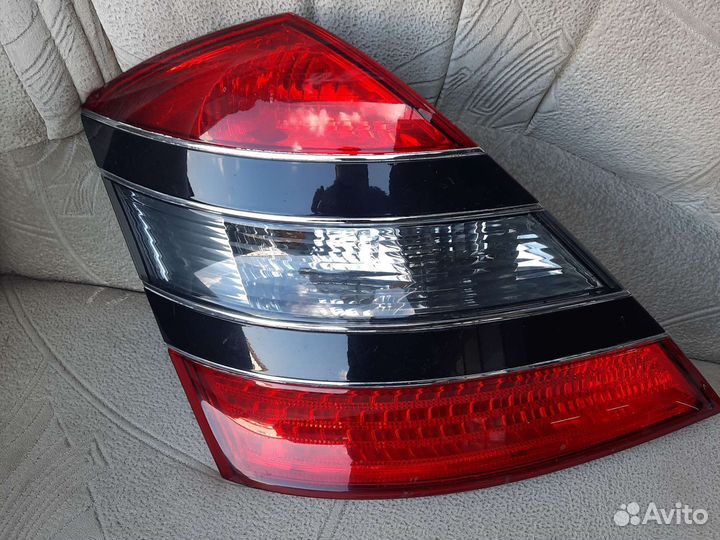 Фонарь задний на W221