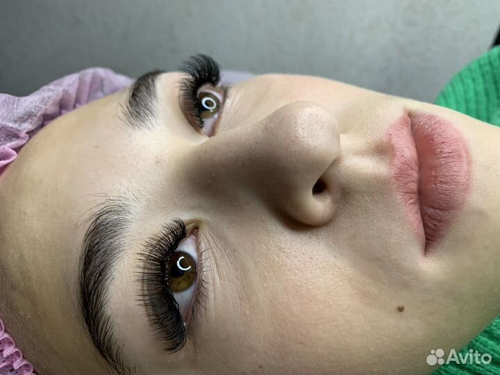 Модель на наращивание ресниц