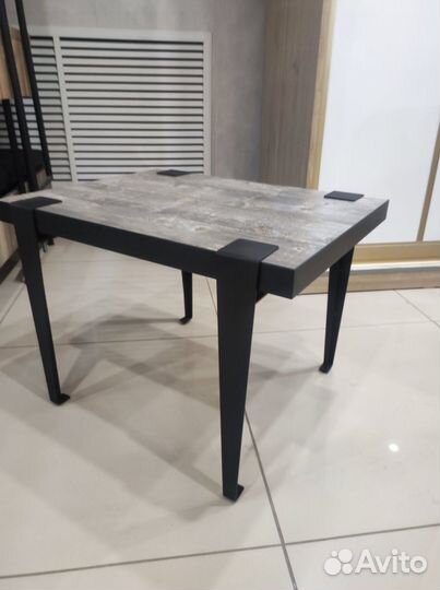 Столик журнальный