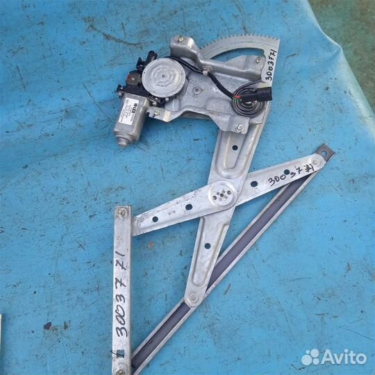 Стеклоподъемник задний левый Kia Sorento (2002-20