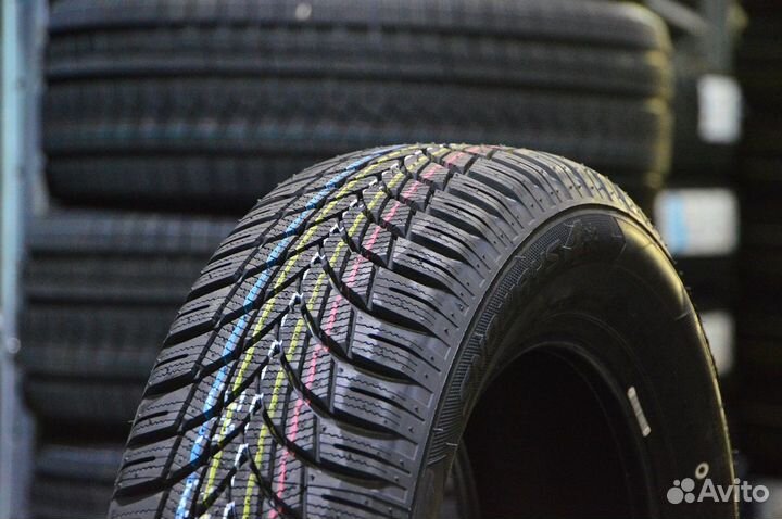 Lassa Snoways 4 215/45 R17 91V