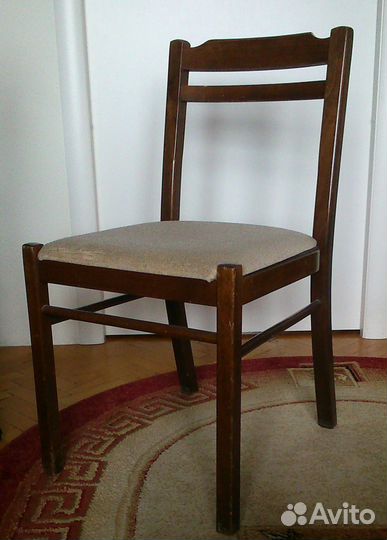 Стул (дерево) с тканевой обивкой - универсальный