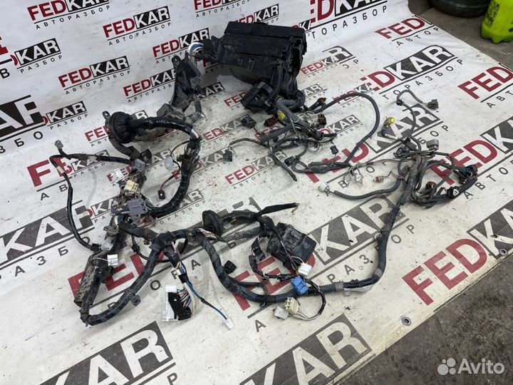 Проводка подкапотного пространства Toyota Corolla