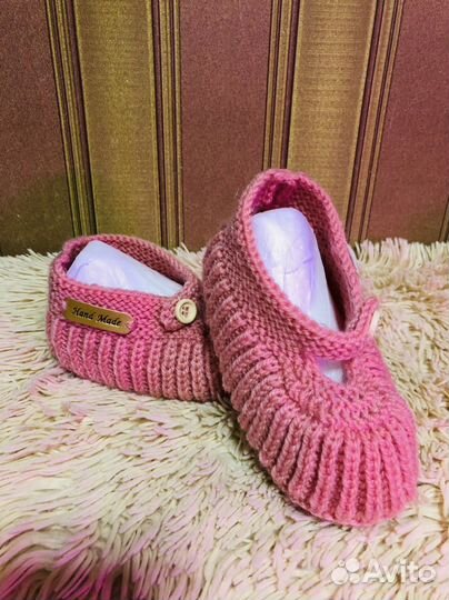 Вязаные следочки ручной работы