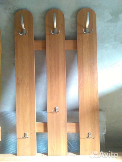 Вешалки настенные в прихожую