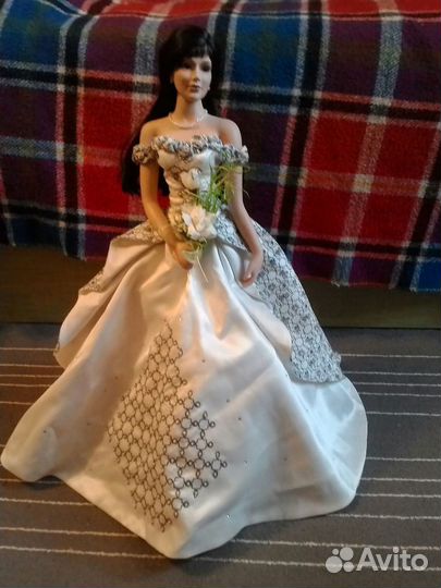 Кукла коллекционная фарфоровая
