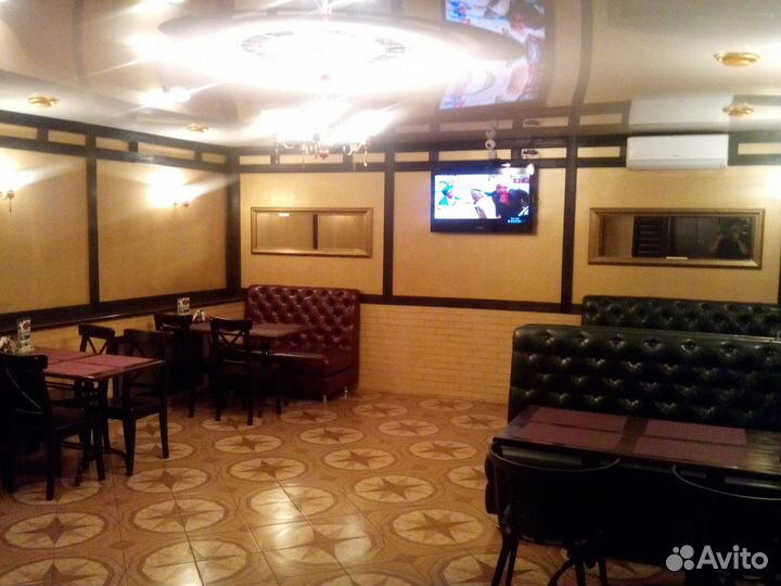 Помещение общественного питания, 305 м²