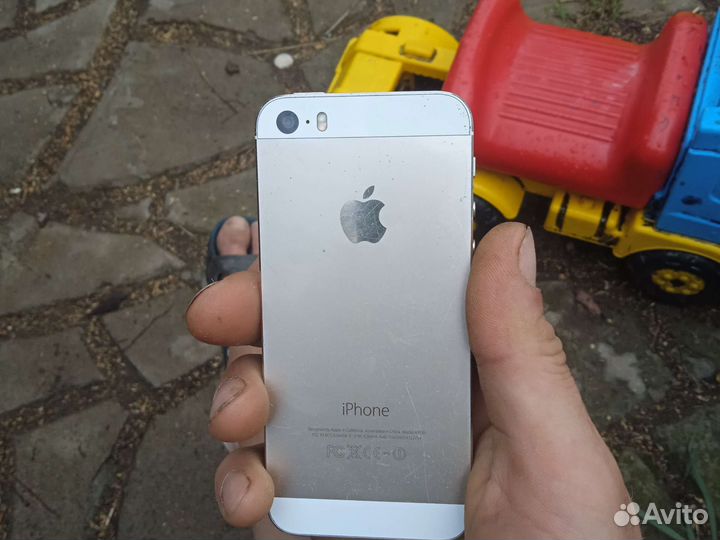 Телефон iPhone 5s