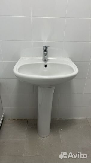 Раковина с пьедисталом