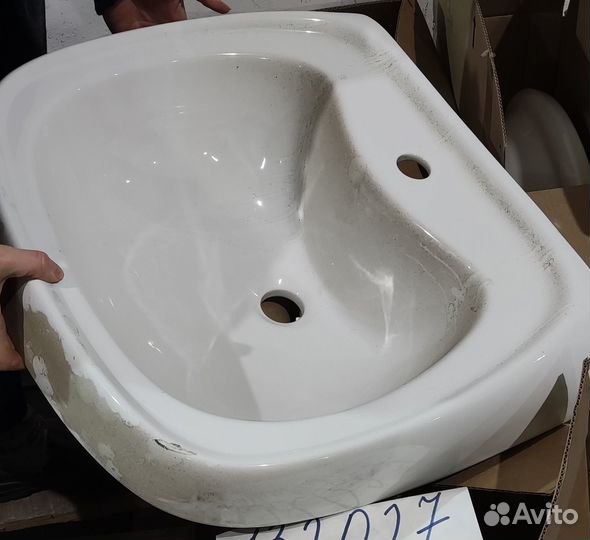 Умывальник полукруглый керамический (раковина)
