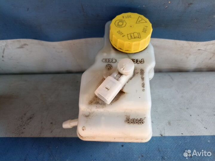 Бачок тормозной Volkswagen Polo седан 1.6 cwva