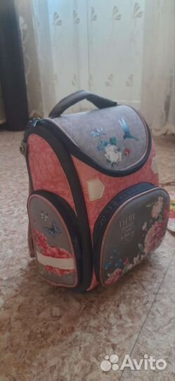 Рюкзак школьный для девочки 1 -4 класс