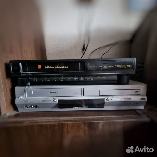 Видеомагнитофон Toshiba и Panasonic