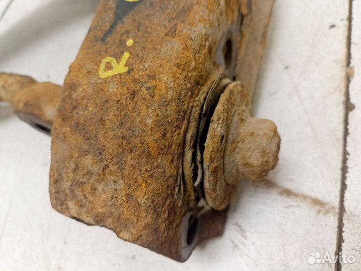 Рычаг передний правый верхний