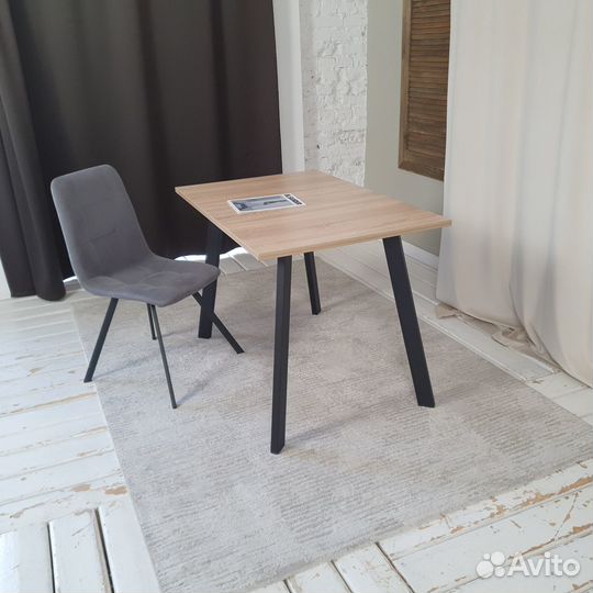 Письменный стол Ник Дуб 110*70 см. Черные ножки