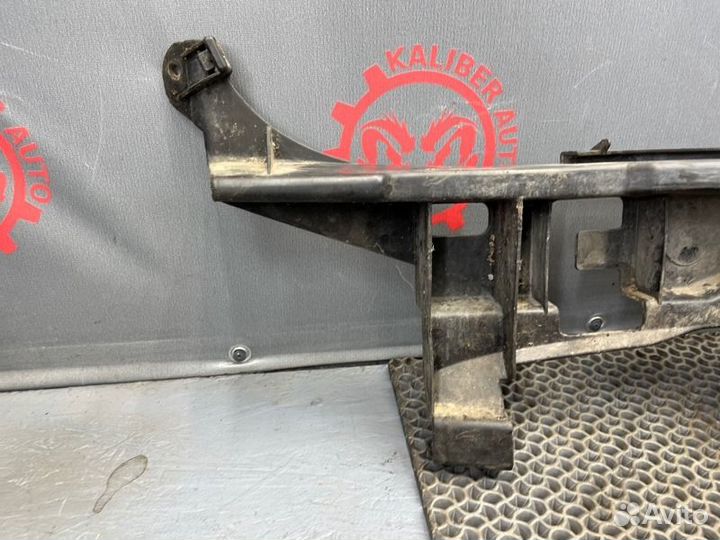 Усилитель бампера задний Chrysler Voyager 4 2.4