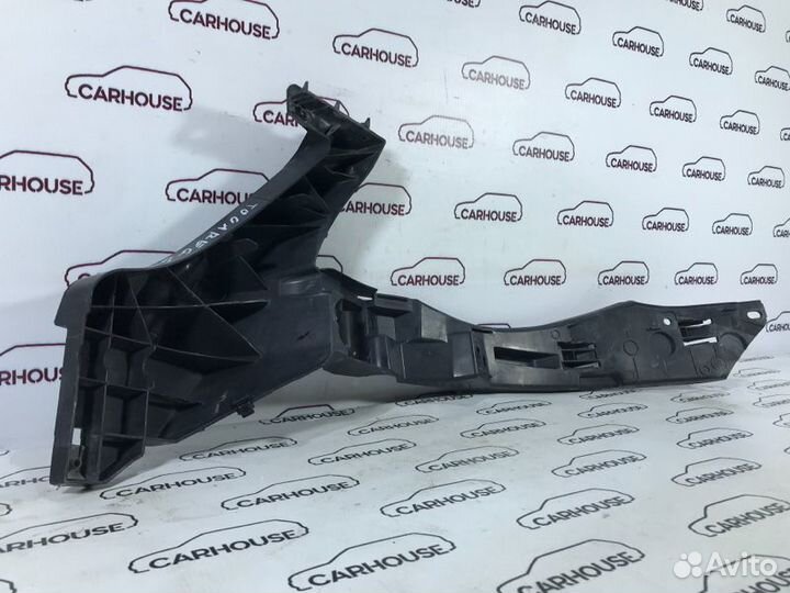 Крепление бампера переднее правое Volkswagen