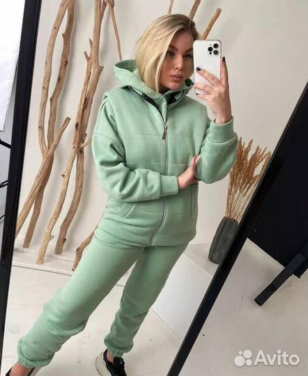 Спортивный костюм женский
