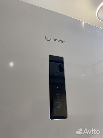 Холодильник новый indesit