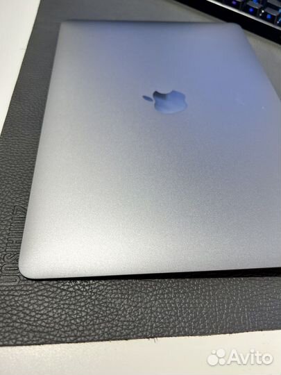 Верхняя крышка масвоок Air 13 Retina A2337