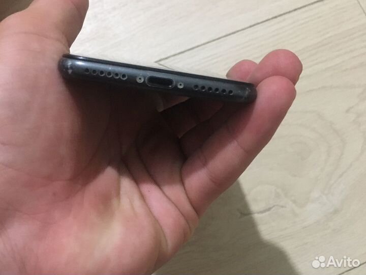 Телефон iPhone 8 64 gb