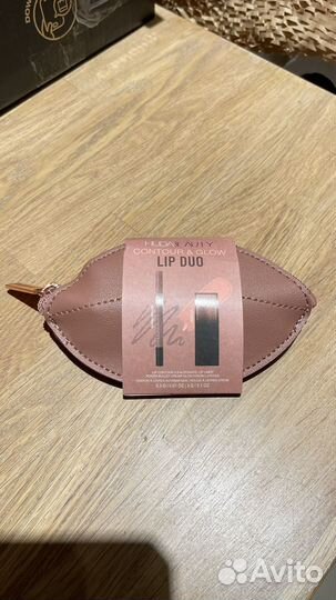 Hourglass, палетки Colourpop, Iconic London и др