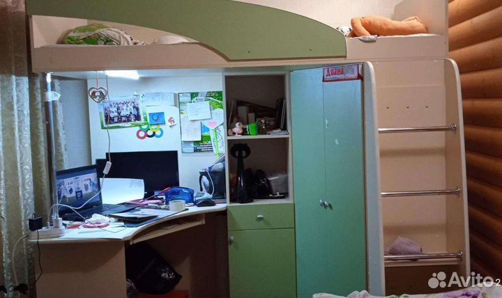 Детская кровать чердак со столом и шкафом