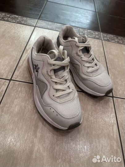 Кроссовки женские 37 размер