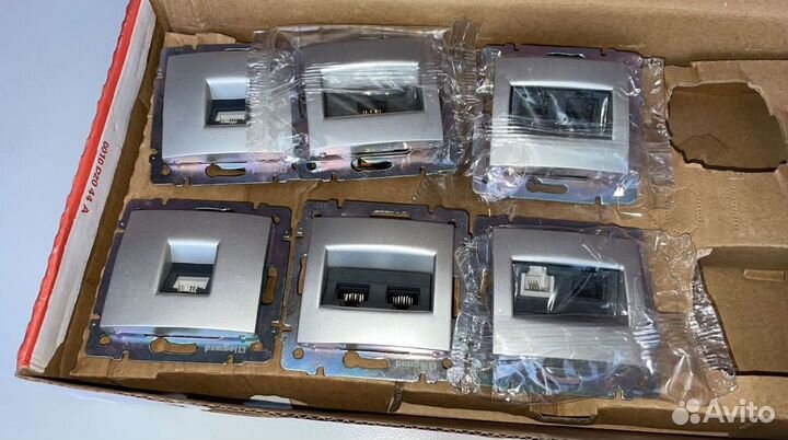 Розетка Valena