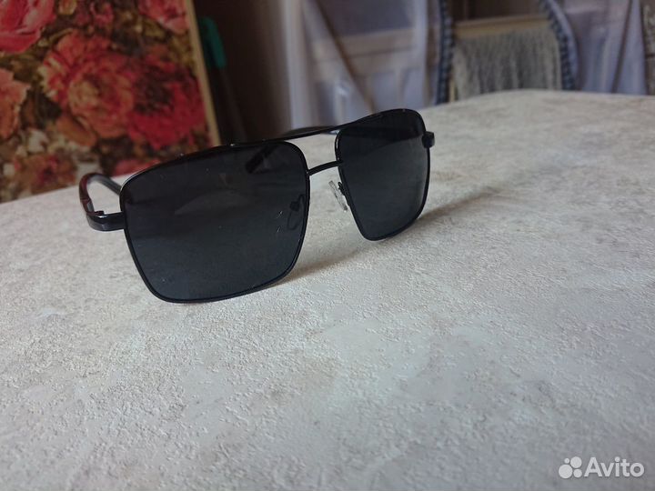 Очки солнцезащитные