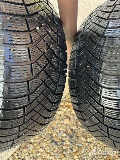 Pirelli Ice Zero 215/55 R17