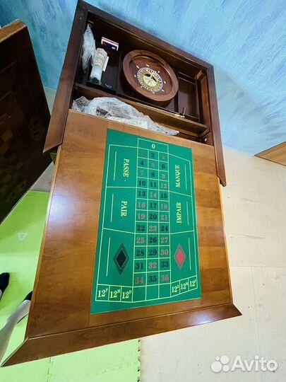 Стол новый, для игры в покер, рулетку