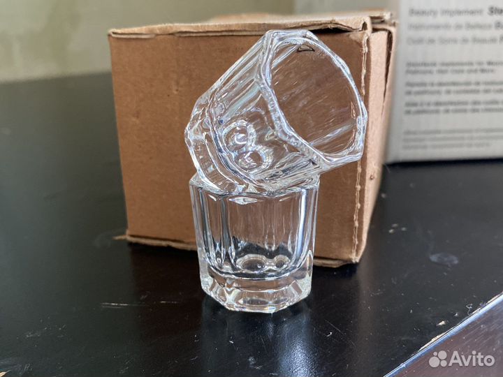 Емкость для размещивания краски для бровей