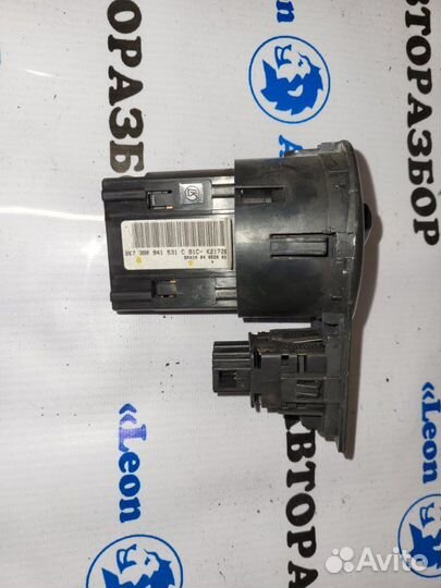 Блок управления светом Skoda Octavia седан AKL