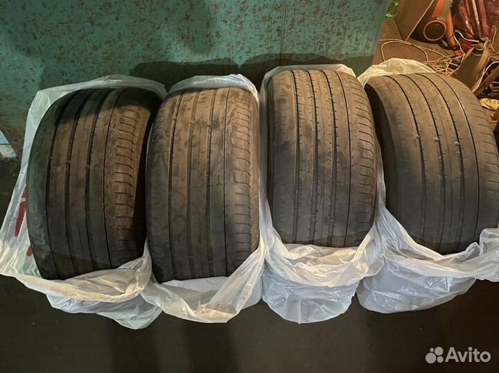 Pirelli P Zero 295/40 R21 111ZR