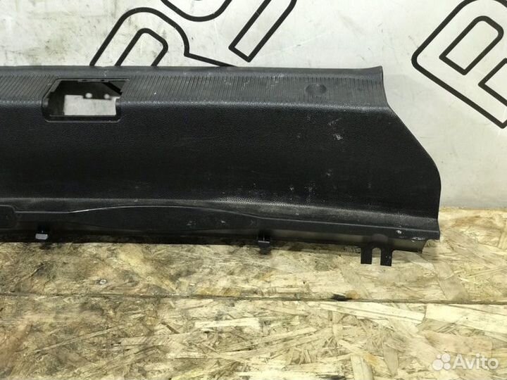 Накладка замка багажника Mercedes-Benz C-Class