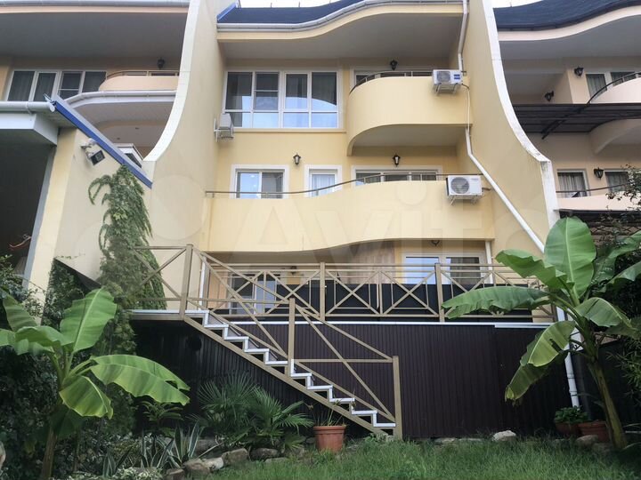 Дом 358 м² на участке 5 сот.