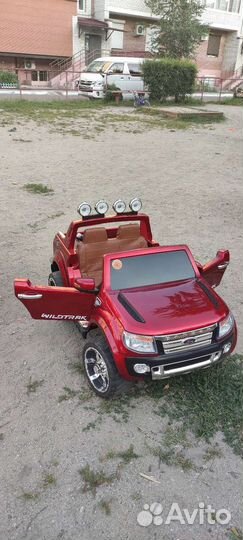 Детская машина на аккумуляторе с пультом