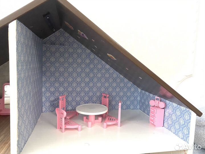 Большой кукольный домик