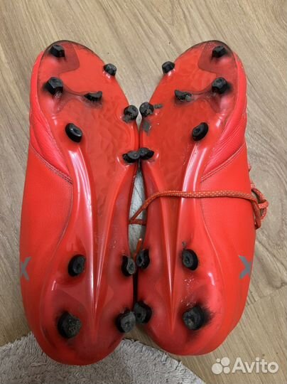 Футбольные бутсы adidas