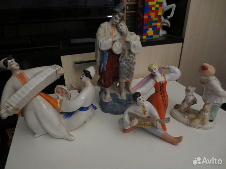 Статуэтки фарфоровые