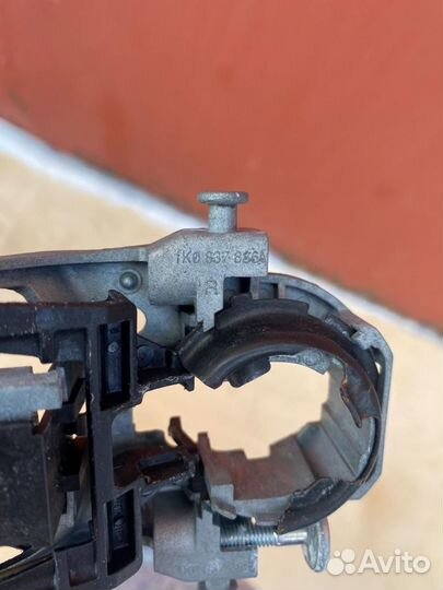 Кронштейн ручки задней левой VW Jetta 5