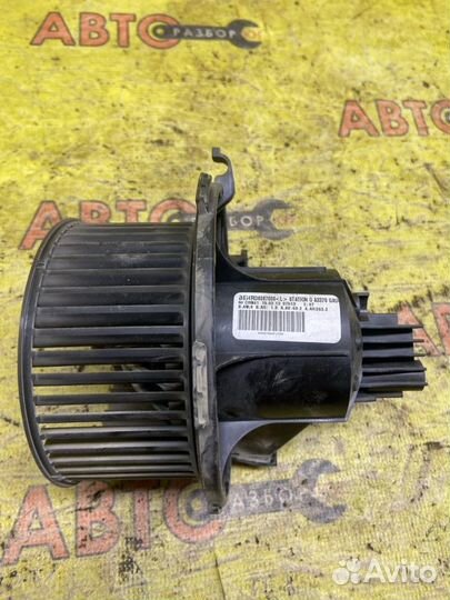 Мотор печки Opel Zafira Z18XER 2013