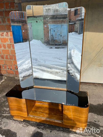 Трюмо с зеркалом