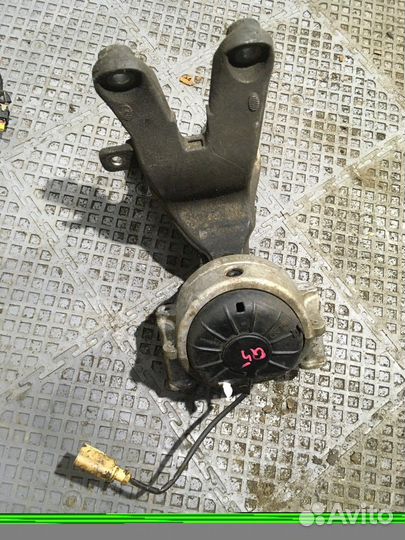 Опора двигателя + кронштейн правый (Audi Q5)