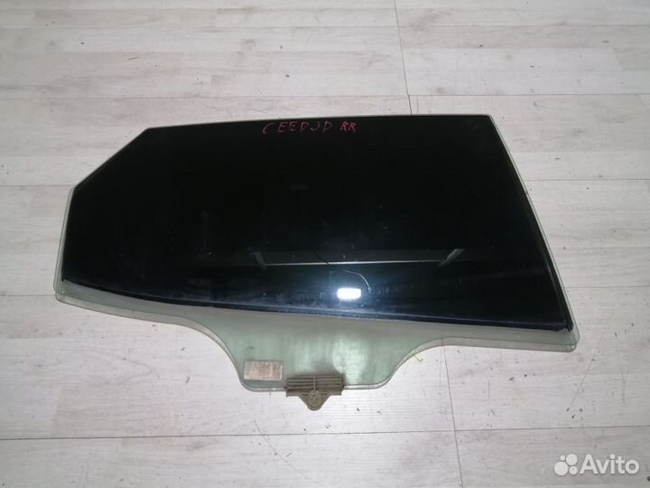 Стекло двери Kia Ceed