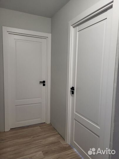 Белые классические двери К-70 Цена за комплект