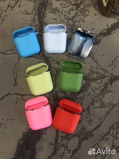 Новые чехлы для наушников Apple AirPods 2