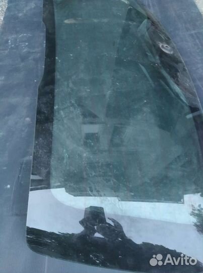 Стекло задней двери