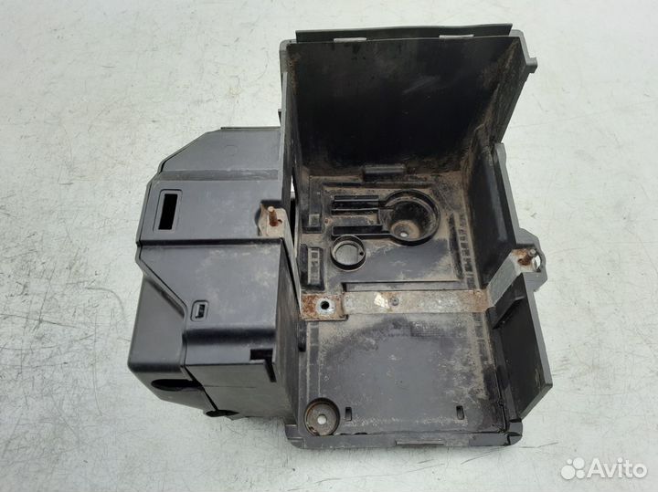 Ниша аккумулятора Ford Focus 2